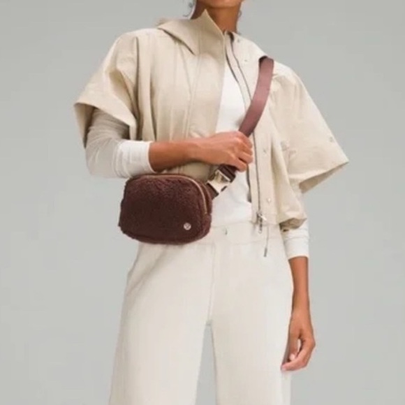 lululemon athletica Handbags - Lululemon Brown Sherpa Adjustable Belt Bag NWOT